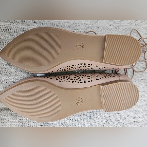 NWT Mossimo Women’s Laser Cut Pointed Toe Shoe - Picture 2 of 3